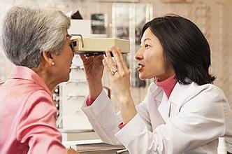 母女仨同患青光眼，家族篩查很有必要