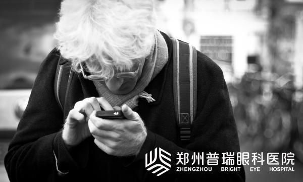 高度近視可以嗎？V4C-ICL助您擺脫眼鏡束縛！
