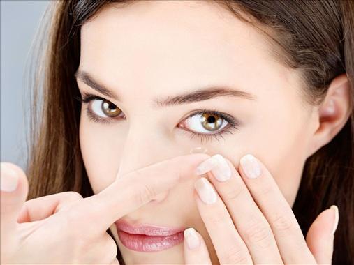 隱形眼鏡讓你不適？這個(gè)方法能解決！