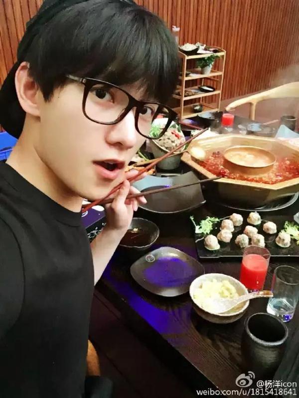鹿晗李易峰楊洋張藝興，愛豆“眼鏡殺”誰更好看？